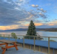 Lake Jindabyne Hotel - New Castle Holiday