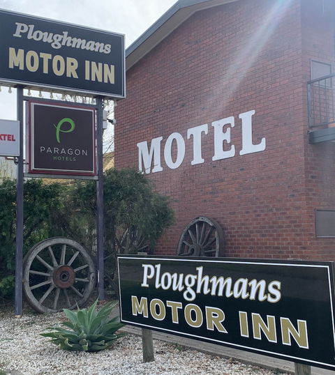 Ploughmans Motor Inn - New Castle Holiday 1