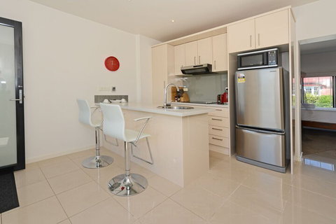 Hobart Lodge - New Castle Holiday 2