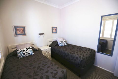 Country Apartments - New Castle Holiday 7