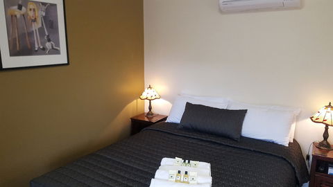 Daylesford Central Motor Inn - New Castle Holiday 5
