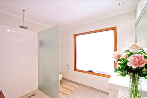 Adriennes Country Retreat - New Castle Holiday 5