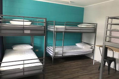 Reef Backpackers - New Castle Holiday 0