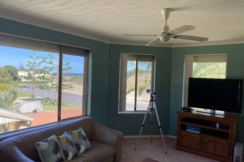 Whispering Palms - New Castle Holiday 3