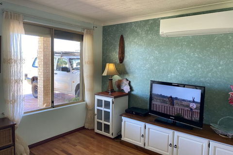 Whispering Palms - New Castle Holiday 2