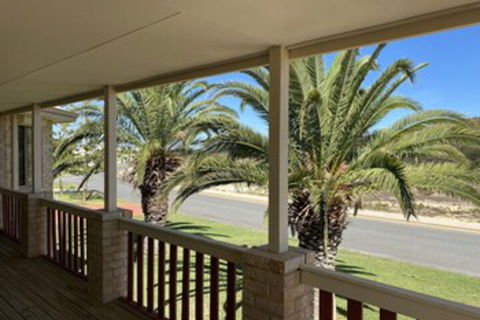 Whispering Palms - New Castle Holiday 0