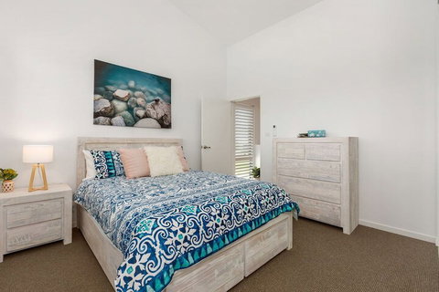 Beach Haven On The Beach - New Castle Holiday 3