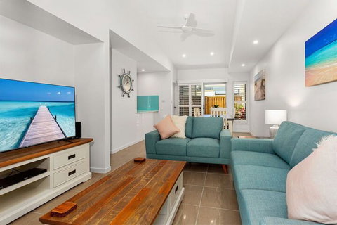 Beach Haven On The Beach - New Castle Holiday 2