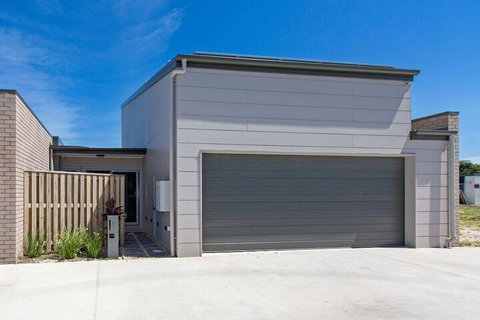 Beach Haven On The Beach - New Castle Holiday 1