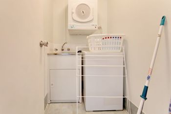 The Helm Unit 7 22 Voyager Close - New Castle Holiday 6