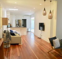 3 Bedroom Home Near Manly Beach - New Castle Holiday