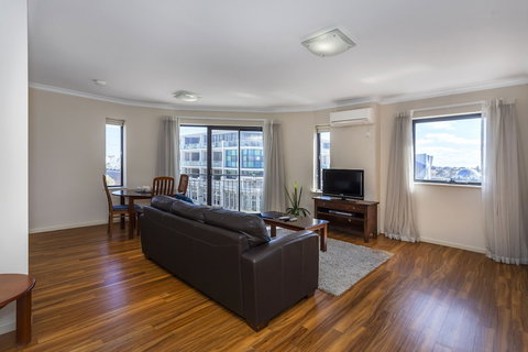 Perth West End Apartment 406 - New Castle Holiday 2