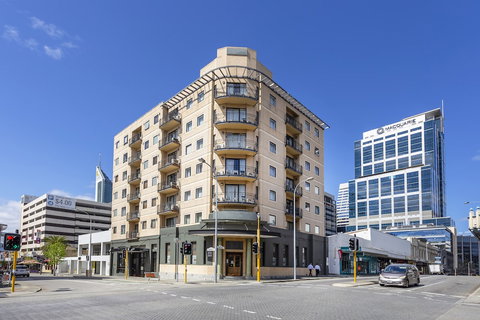 Perth West End Apartment 406 - New Castle Holiday 1