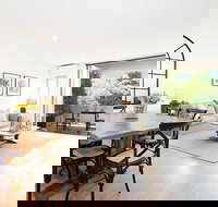 Bellevue Beauty - New Castle Holiday