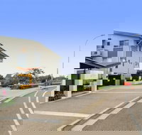 City Stadium Apartment on the riverfront - New Castle Holiday