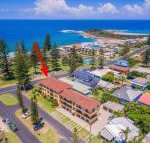 Flinders Lodge fantastic views opposite Main Beach - New Castle Holiday