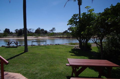 Beachfront 1 25 Willow Street - New Castle Holiday 4