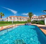Breakers Block 3 Unit 2 Pool in complex across the road from the beach - New Castle Holiday