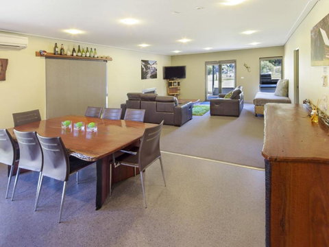 Kickenback Lodge - New Castle Holiday 5