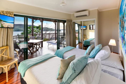 NEWLY BEAUTFULLY RENOVATED 16 The Casuarina 3 Bedroom House With 180 Degree Ocean Views - New Castle Holiday 3