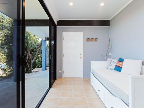 Whale Tales 78 Lentara Street FANTASTIC WATER VIEWS OVER FINGAL BEACH - New Castle Holiday 1