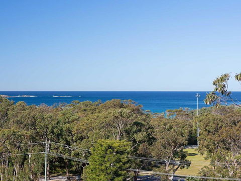 Whale Tales 78 Lentara Street FANTASTIC WATER VIEWS OVER FINGAL BEACH - New Castle Holiday 5