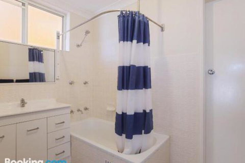 12 Thurlow Lodge 6 Thurlow Avenue Water Views Pool & Central Location - New Castle Holiday 6