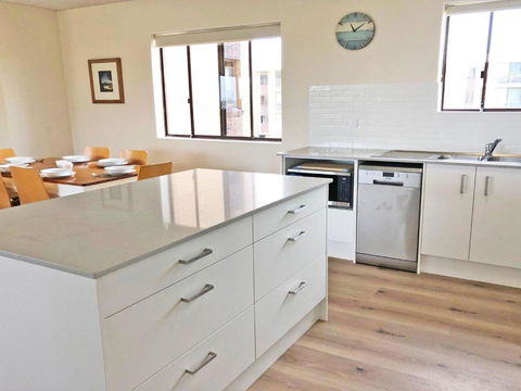 15 Intrepid 3 Intrepid Close Right On The Beachfront - New Castle Holiday 4