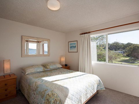 15 Intrepid 3 Intrepid Close Right On The Beachfront - New Castle Holiday 2