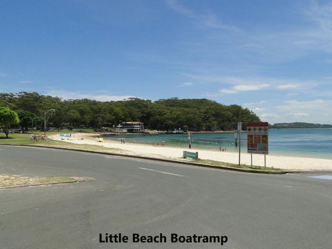 15 Intrepid 3 Intrepid Close Right On The Beachfront - New Castle Holiday 6