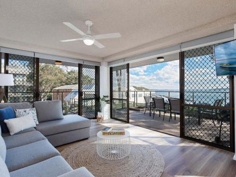 1 The Poplars 34 Magnus St. Panoramic Water Views Pool Aircon & WIFI - New Castle Holiday 0