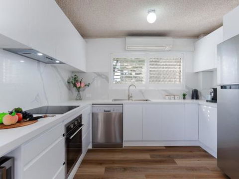 1 The Poplars 34 Magnus St. Panoramic Water Views Pool Aircon & WIFI - New Castle Holiday 6