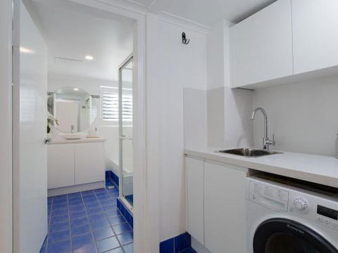 1 The Poplars 34 Magnus St. Panoramic Water Views Pool Aircon & WIFI - New Castle Holiday 5