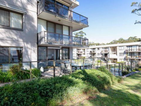 1 The Poplars 34 Magnus St. Panoramic Water Views Pool Aircon & WIFI - New Castle Holiday 3
