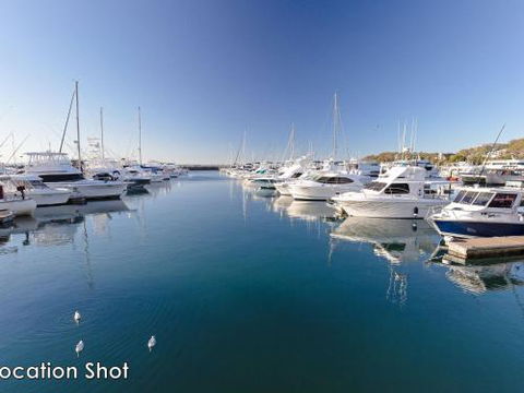 1 The Poplars 34 Magnus St. Panoramic Water Views Pool Aircon & WIFI - New Castle Holiday 2