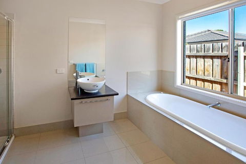 Toonalook Retreat Pet Friendly & Close To Town - New Castle Holiday 3