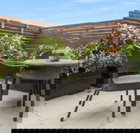 Urban Rest - Banq - New Castle Holiday