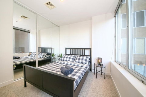 A Spacious & Central 2BR Apt Near Flinders Station - New Castle Holiday 5