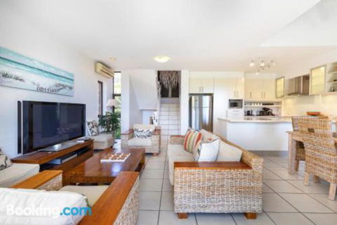 Split Living With Ocean Views Noosa Heads - New Castle Holiday 1