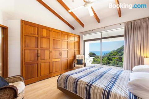 Split Living With Ocean Views Noosa Heads - New Castle Holiday 3