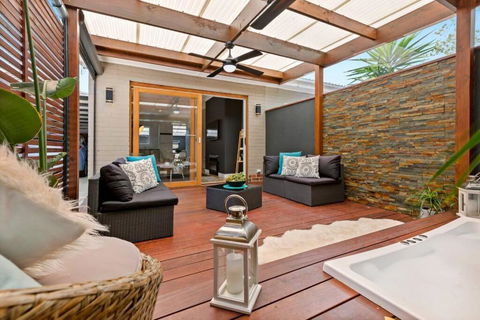AMORE A Tranquil Retreat With Couples Spa - New Castle Holiday 1
