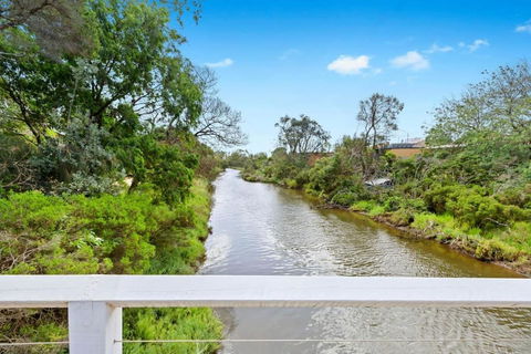 AMORE A Tranquil Retreat With Couples Spa - New Castle Holiday 5