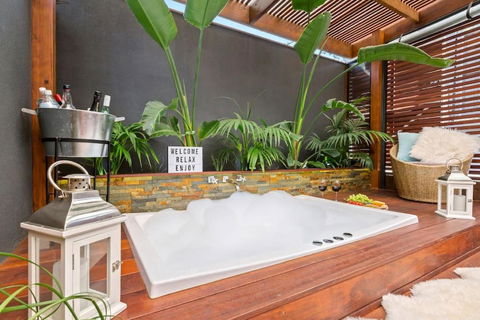 AMORE A Tranquil Retreat With Couples Spa - New Castle Holiday 6