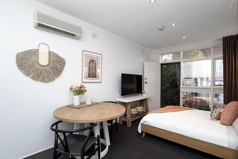 Former Dress Circle Nth Adelaide Apt With Aircon - New Castle Holiday 5
