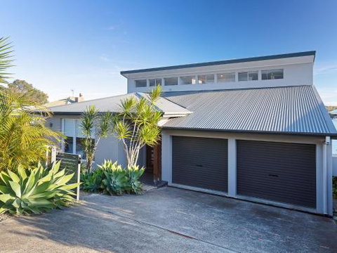 Absolute Waterfront Lakehouse Fishing Point Waterfront Pool Jetty - New Castle Holiday 3