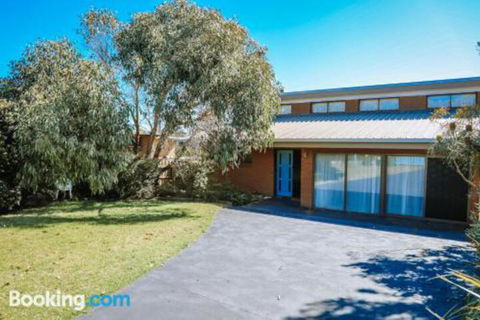 Banksia Beach House - New Castle Holiday 6
