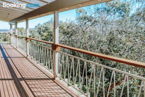 Banksia Beach House - New Castle Holiday 3