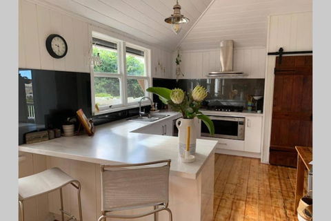 Stunning Queenslander - New Castle Holiday 5