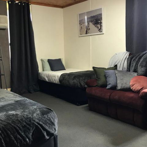 Granite Belt Cabins - New Castle Holiday 4