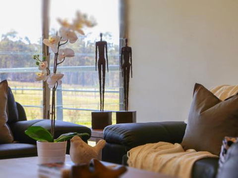 Ironbark Hill Retreat - New Castle Holiday 6